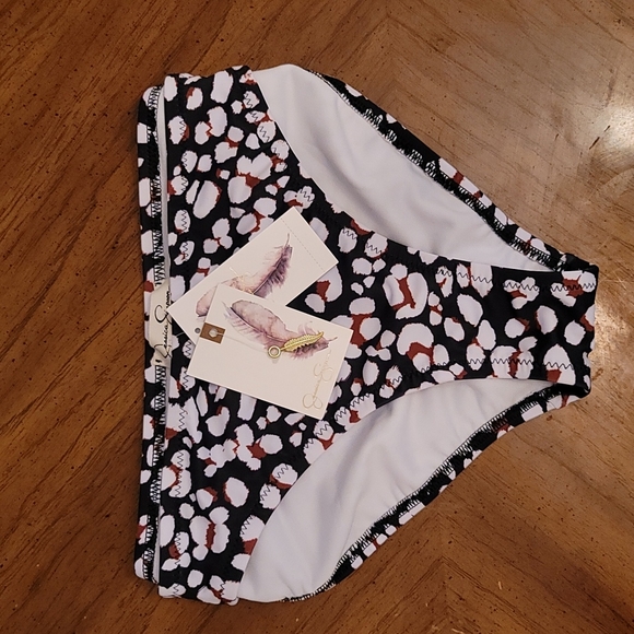 Bikini Bottom - Picture 1 of 4